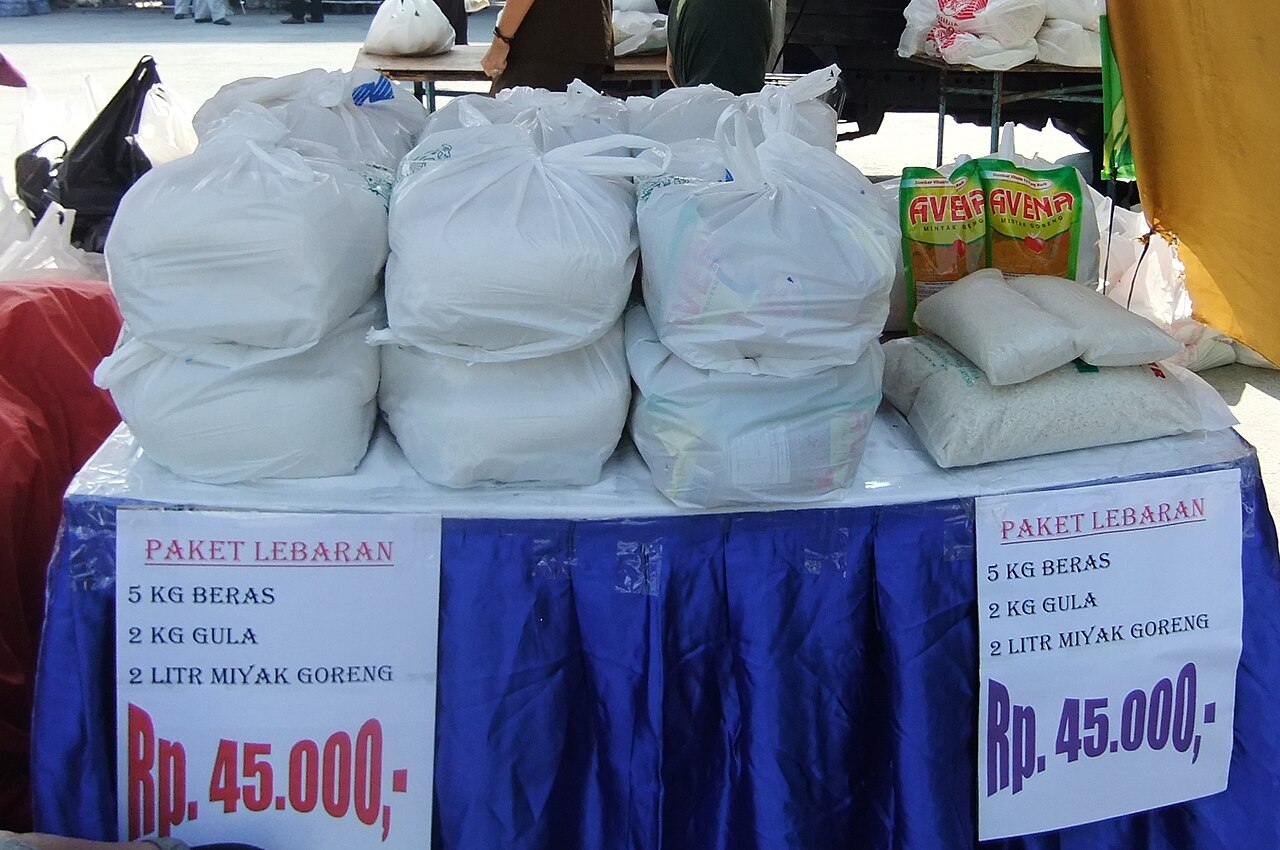 Penyaluran bansos muarabulian